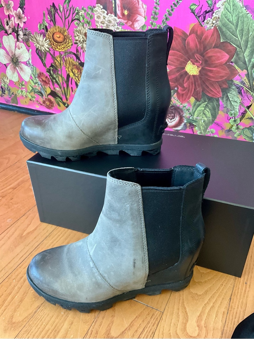 Sorel Two-Tone Gray and Black Chelsea Ankle Boots